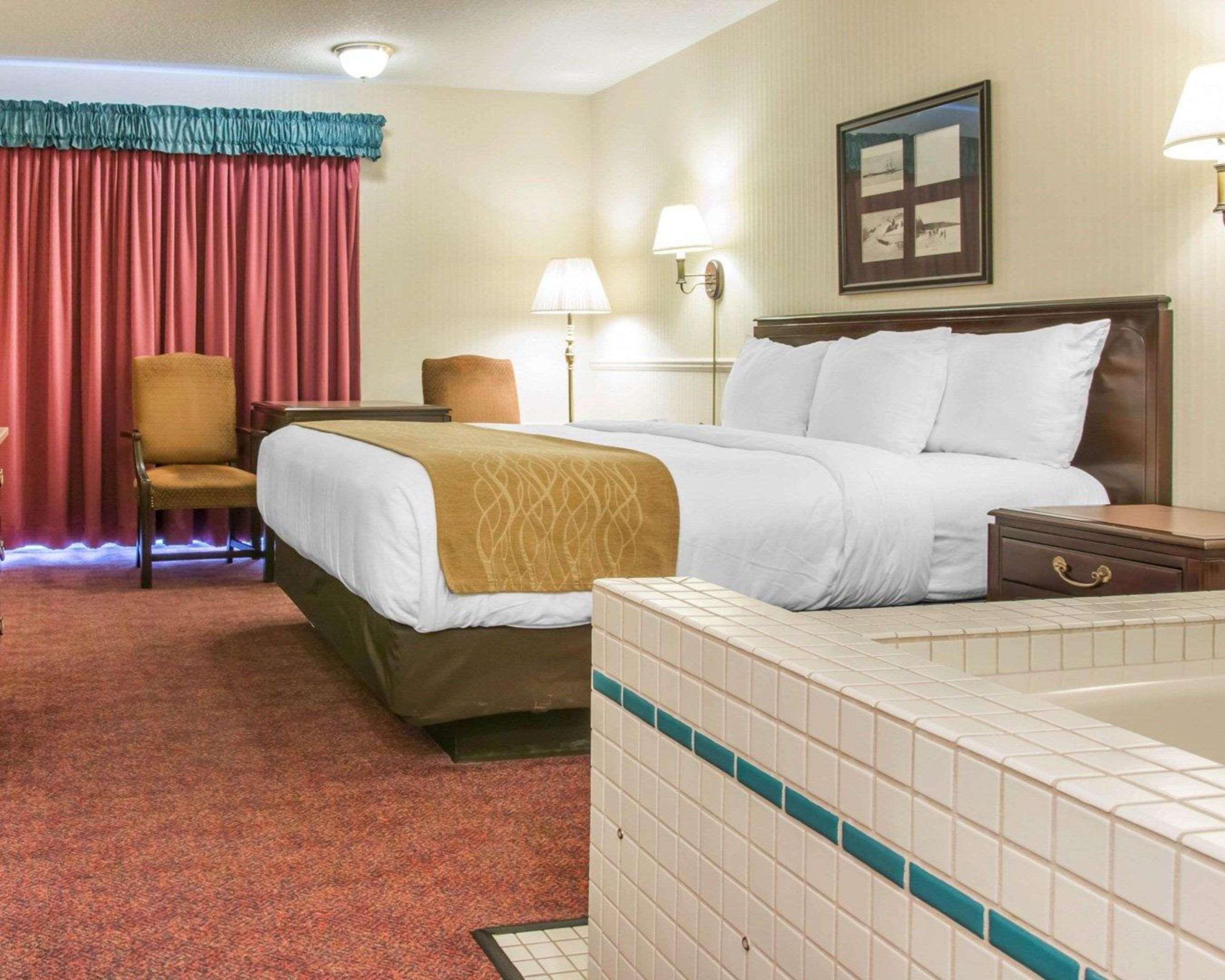 Comfort Inn Lakeside Mackinaw City Exteriör bild