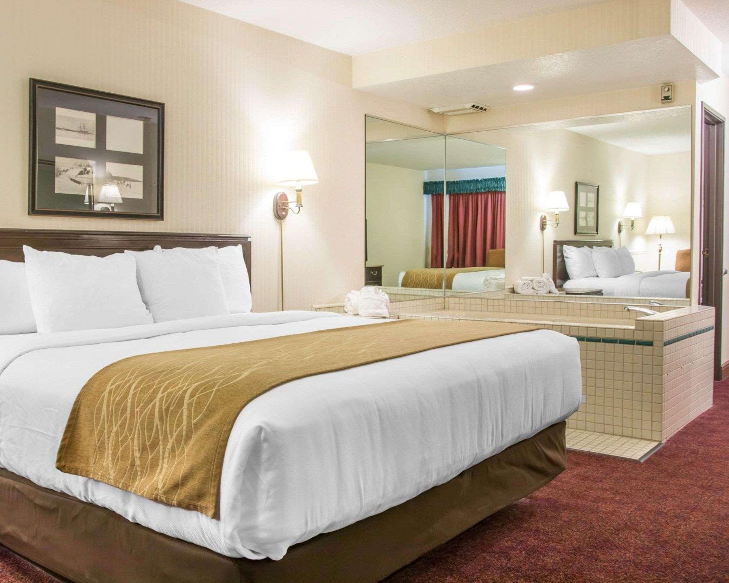 Comfort Inn Lakeside Mackinaw City Exteriör bild
