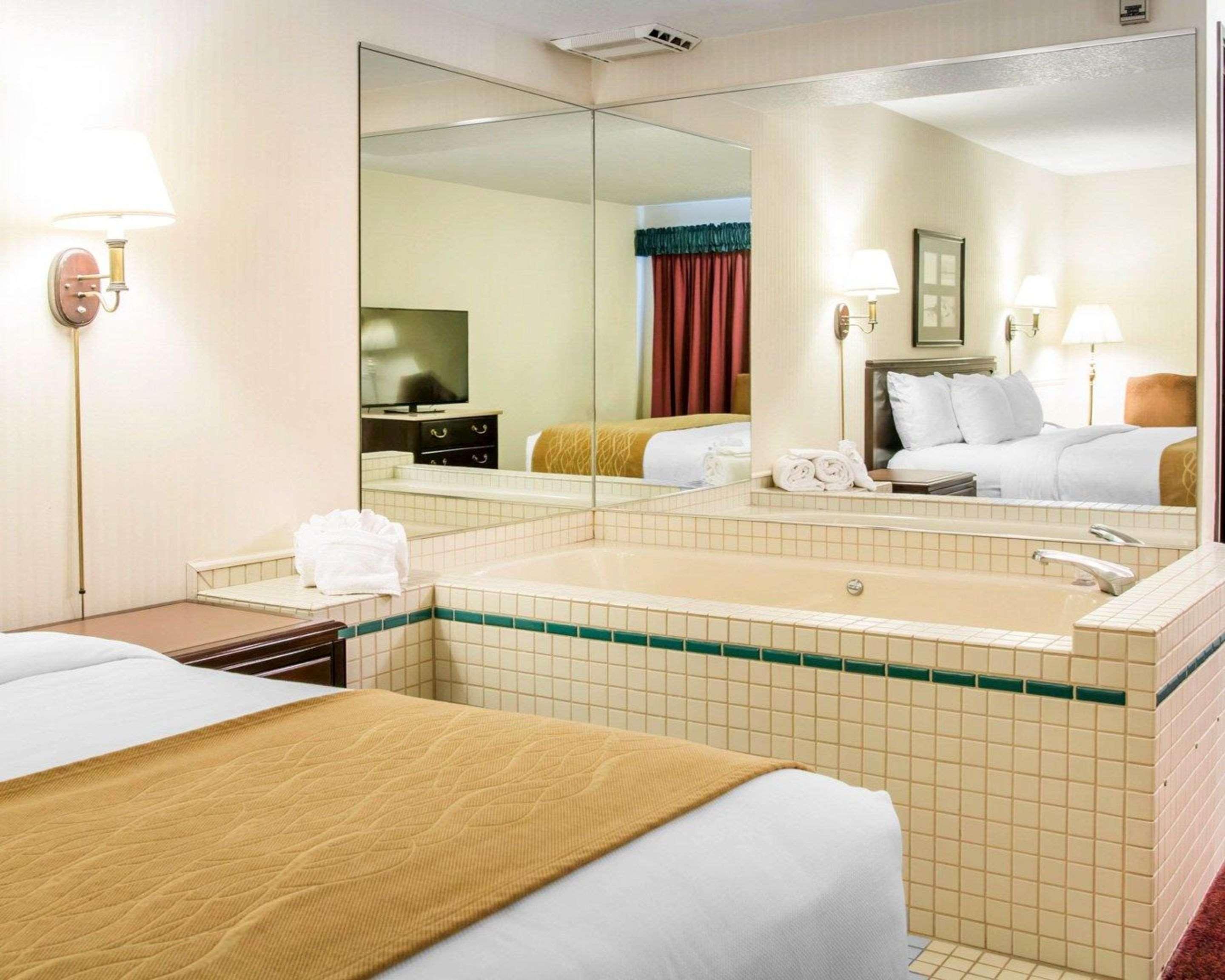 Comfort Inn Lakeside Mackinaw City Exteriör bild