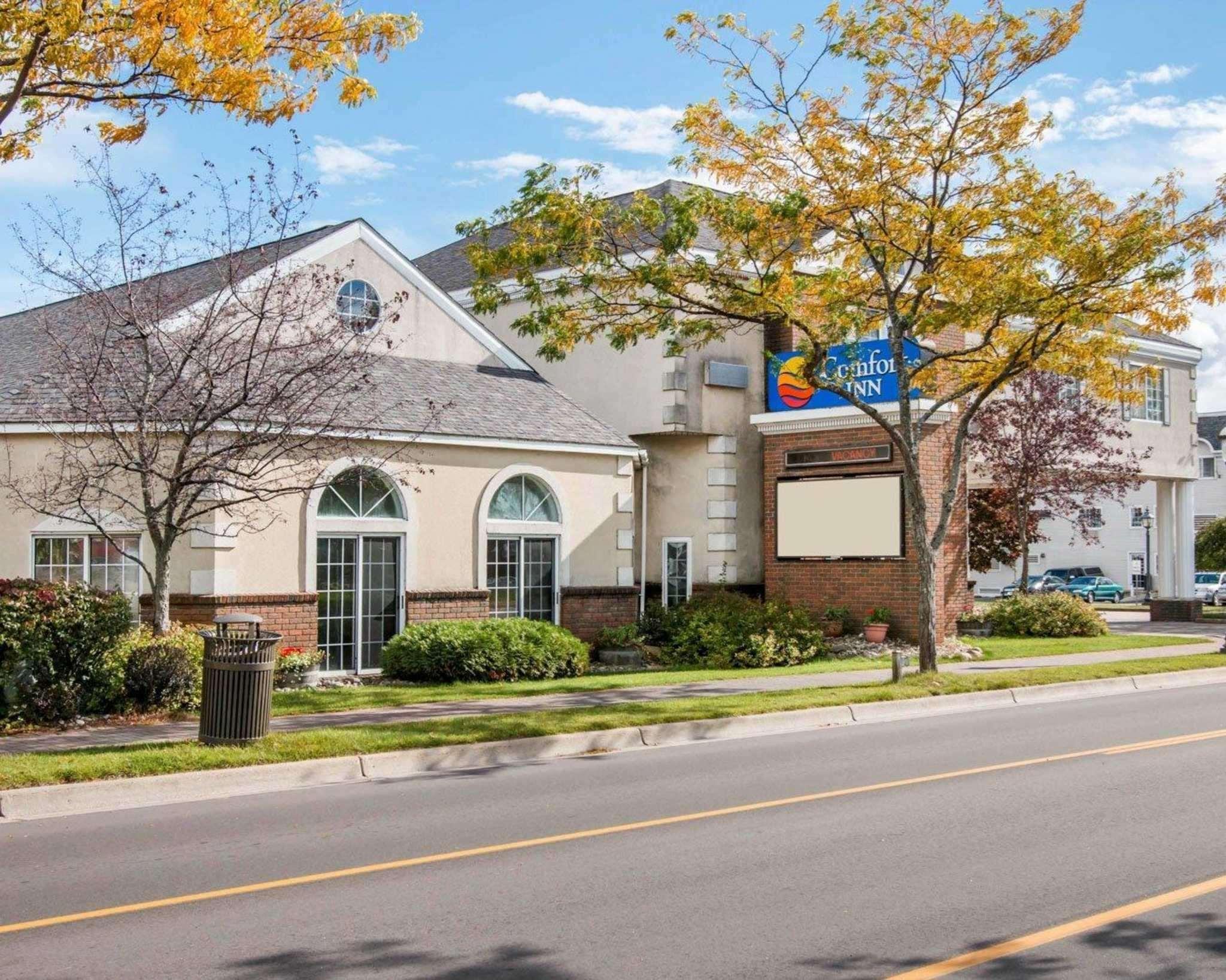 Comfort Inn Lakeside Mackinaw City Exteriör bild