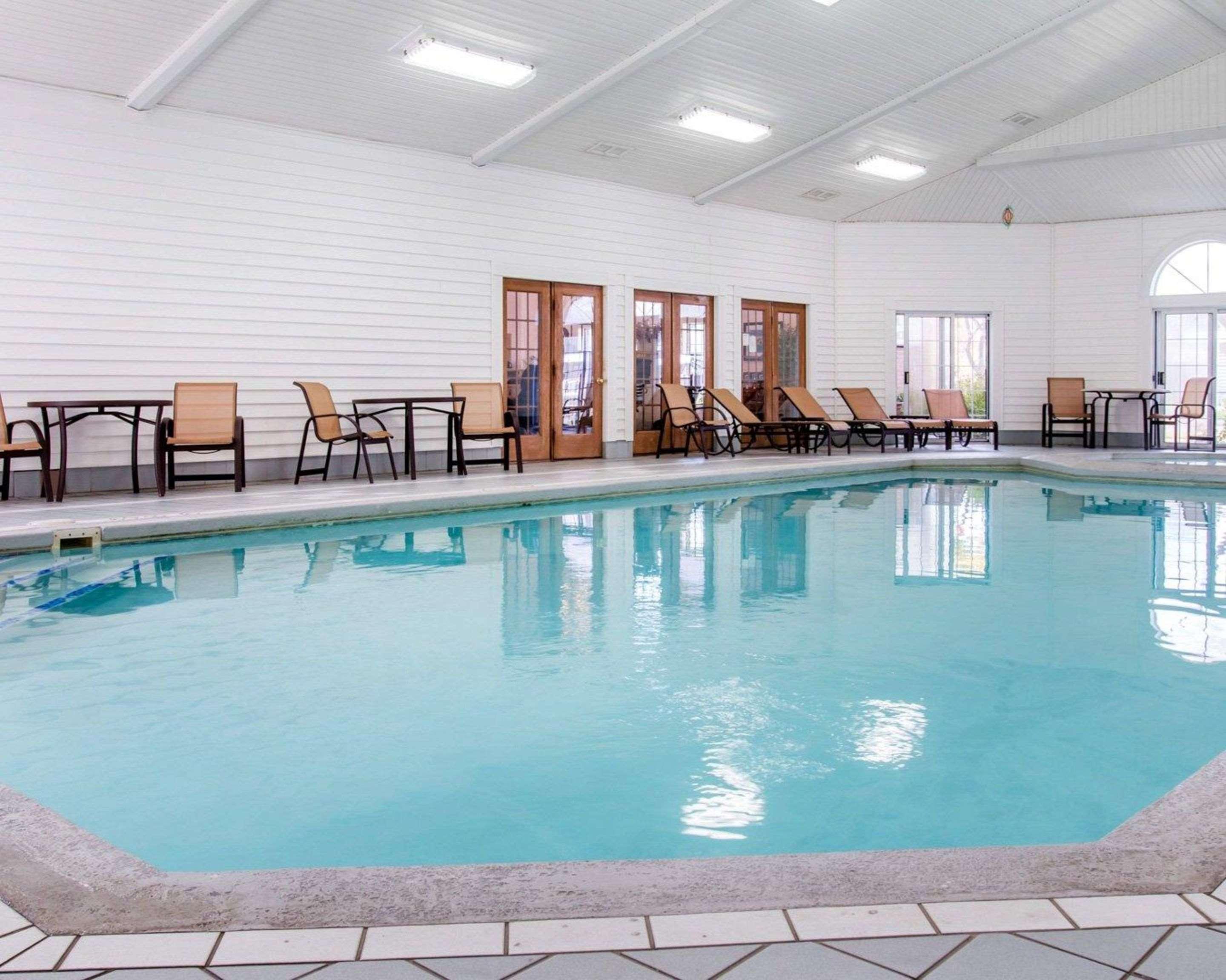 Comfort Inn Lakeside Mackinaw City Exteriör bild
