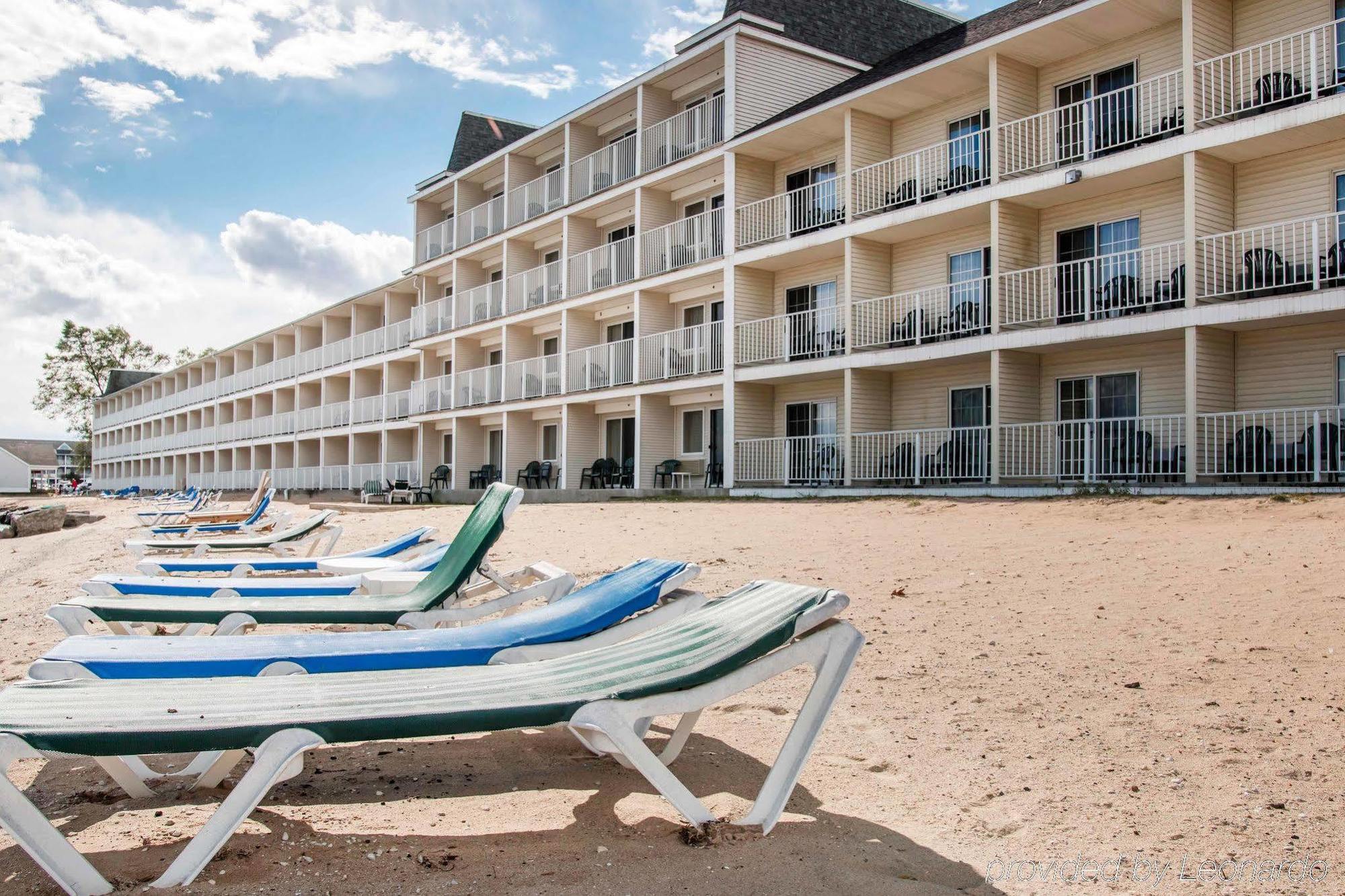 Comfort Inn Lakeside Mackinaw City Exteriör bild