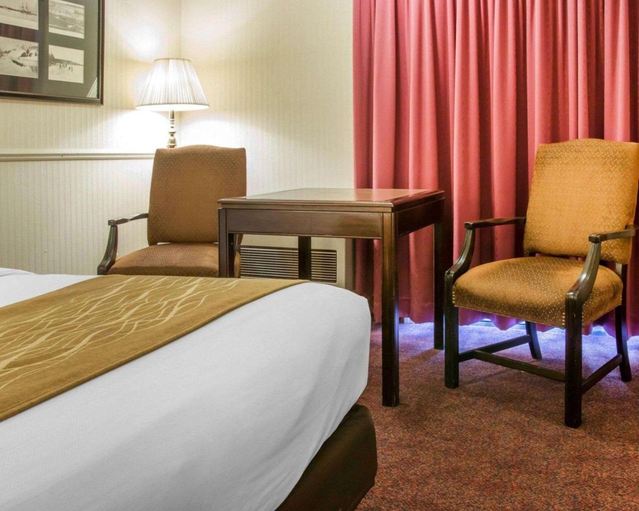 Comfort Inn Lakeside Mackinaw City Exteriör bild